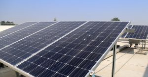 Photovoltaikanlage auf Gemeinschaftsdach – Installation, Betrieb & Vorteile – homewise